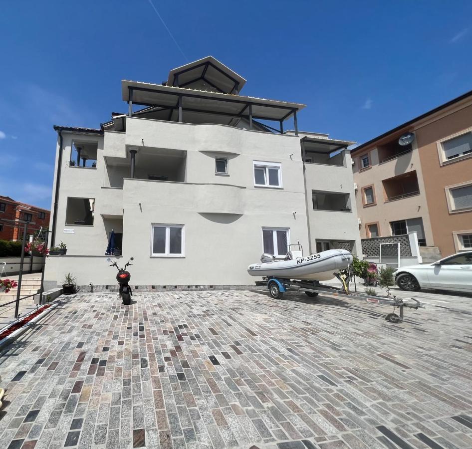 Apartments Melek Medulin Exterior photo