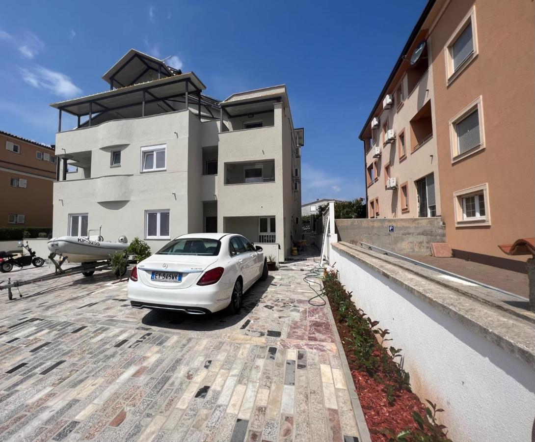 Apartments Melek Medulin Exterior photo