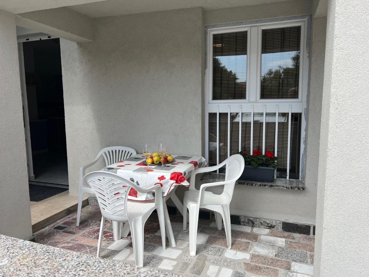 Apartments Melek Medulin Exterior photo