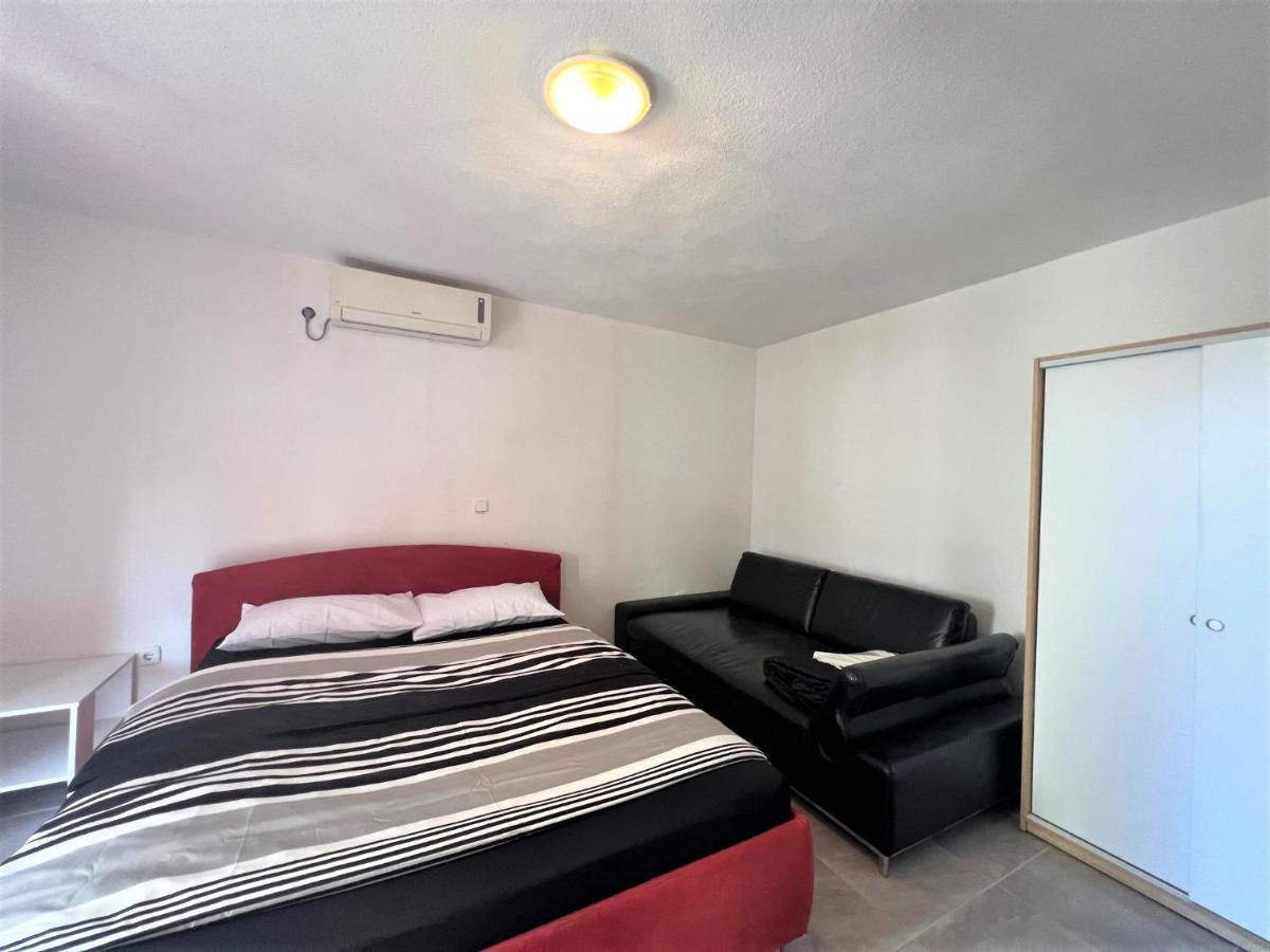 Apartments Melek Medulin Exterior photo